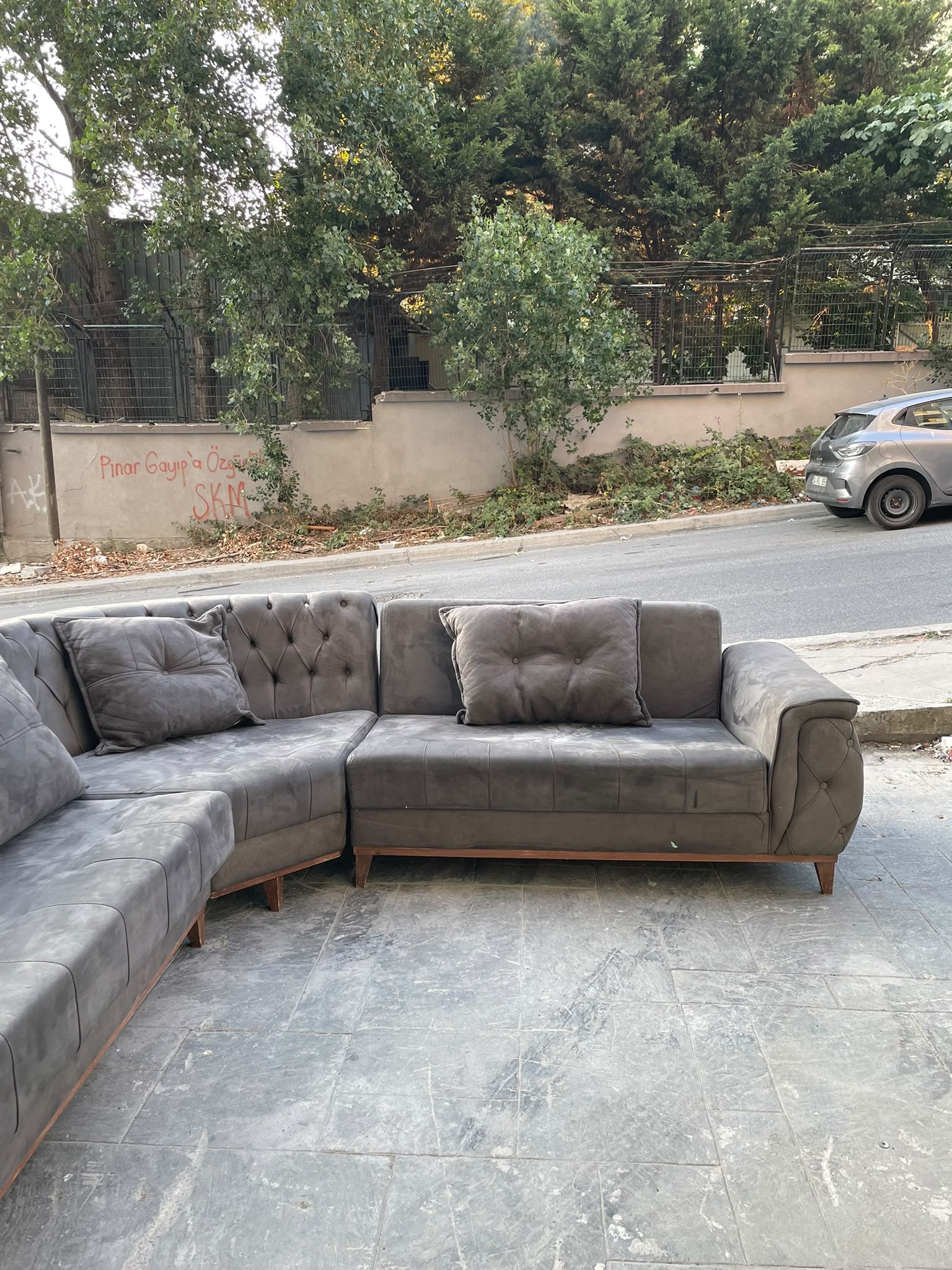 L chair