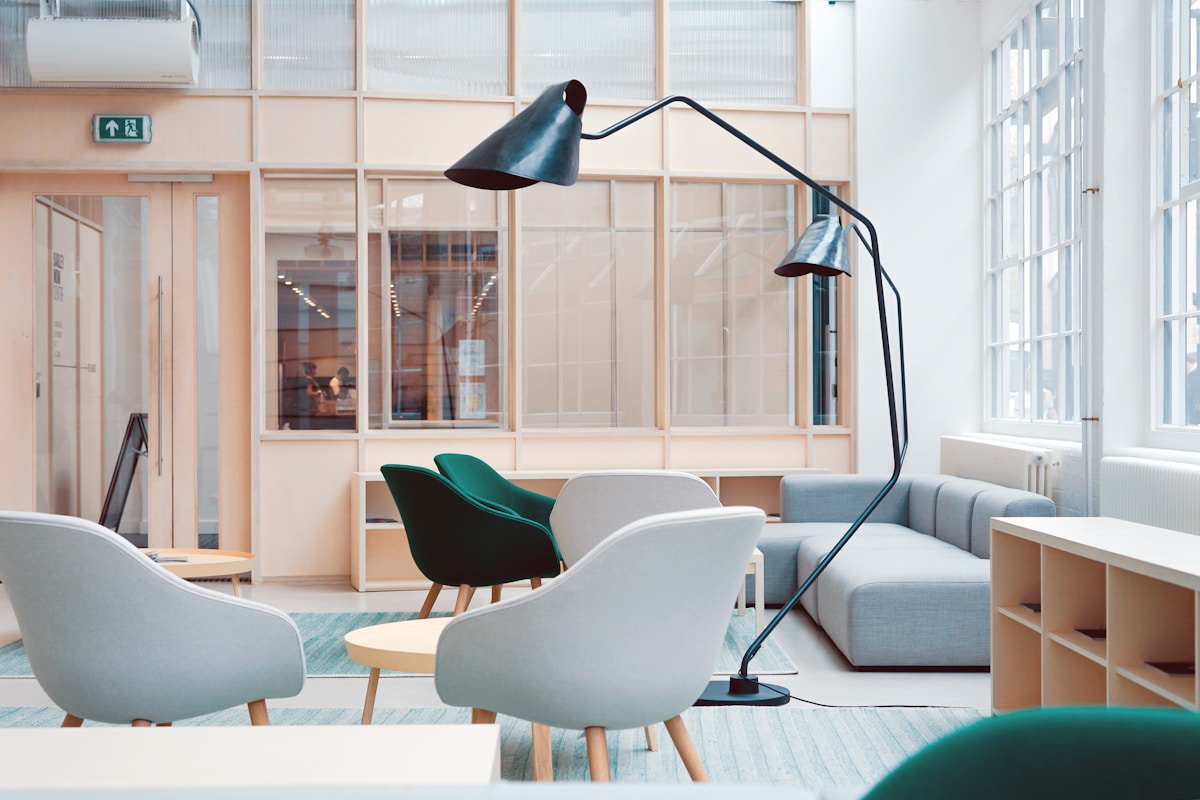 Height-Adjustable Desk — 140×70 cm